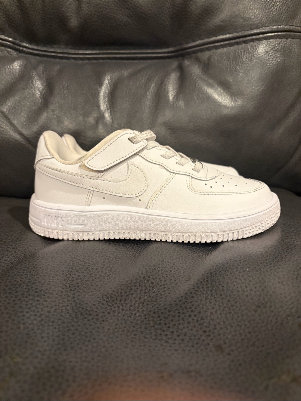 Nike Kids White Low-Top Velcro Sneakers